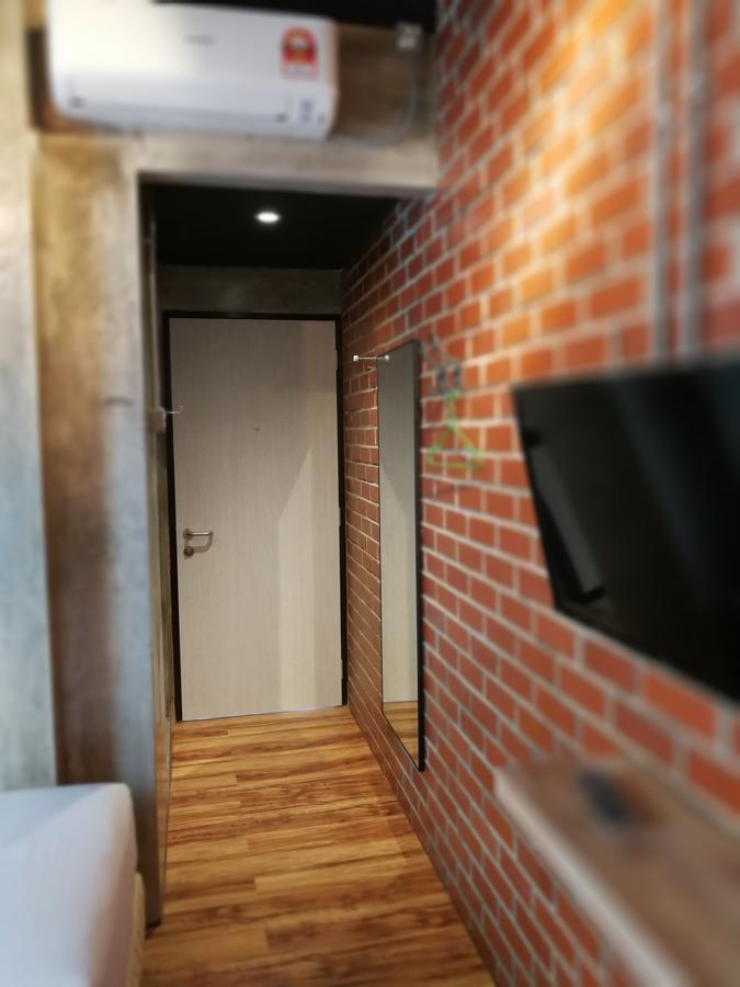 The Rise Room Kuala Terengganu Kültér fotó A corridor in a house