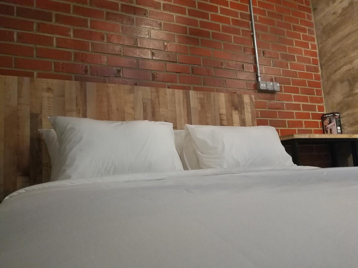 The Rise Room Kuala Terengganu Kültér fotó A bed with two pillows